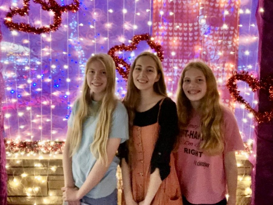 Abigail Davis and her sisters take pictures at Ethel M Lights of Love. (Masks can be removed momentarily for pictures if proper social distancing protocols are followed).