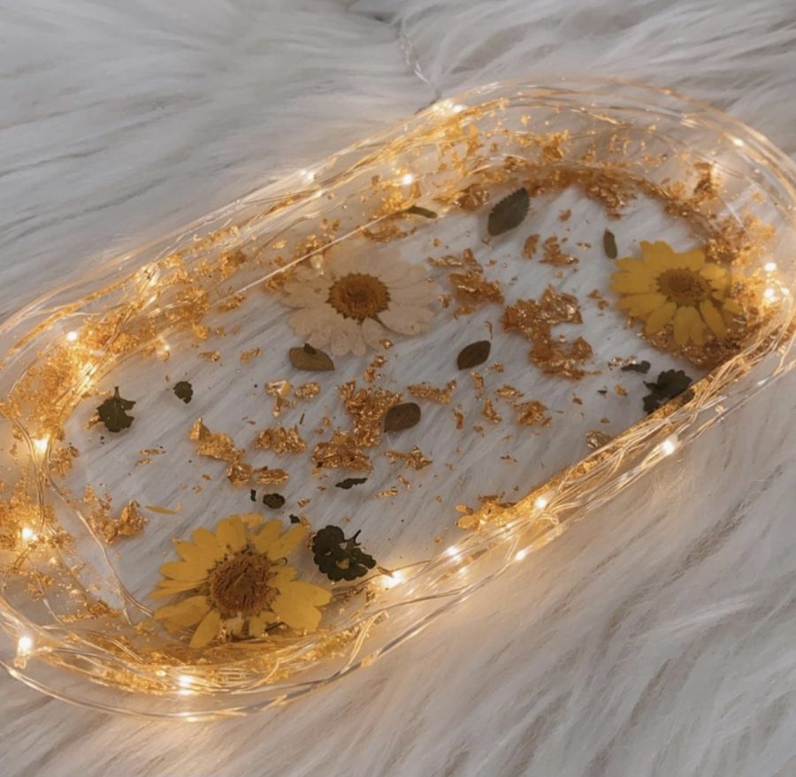 A customized led trinket dish created by Deviny Luna (devinycreates on instagram)
