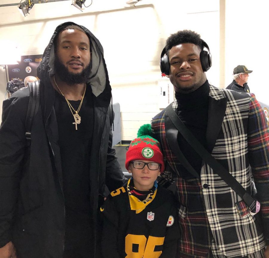 NFL tight end Xavier Grimble, NFL wide receiver Juju Smith-Schuster, and freshman Kenneth Pham Jr.