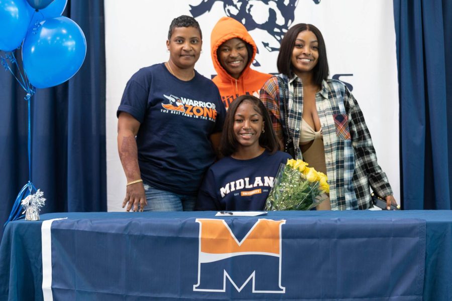 Senior, Dyva Jones and her family.