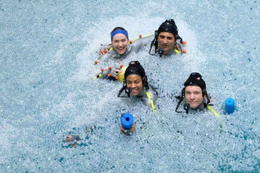 Zoe Saldana, Sam Worthington, Kate Winslet, and Cliff Curtis filming underwater scenes for Avatar 2