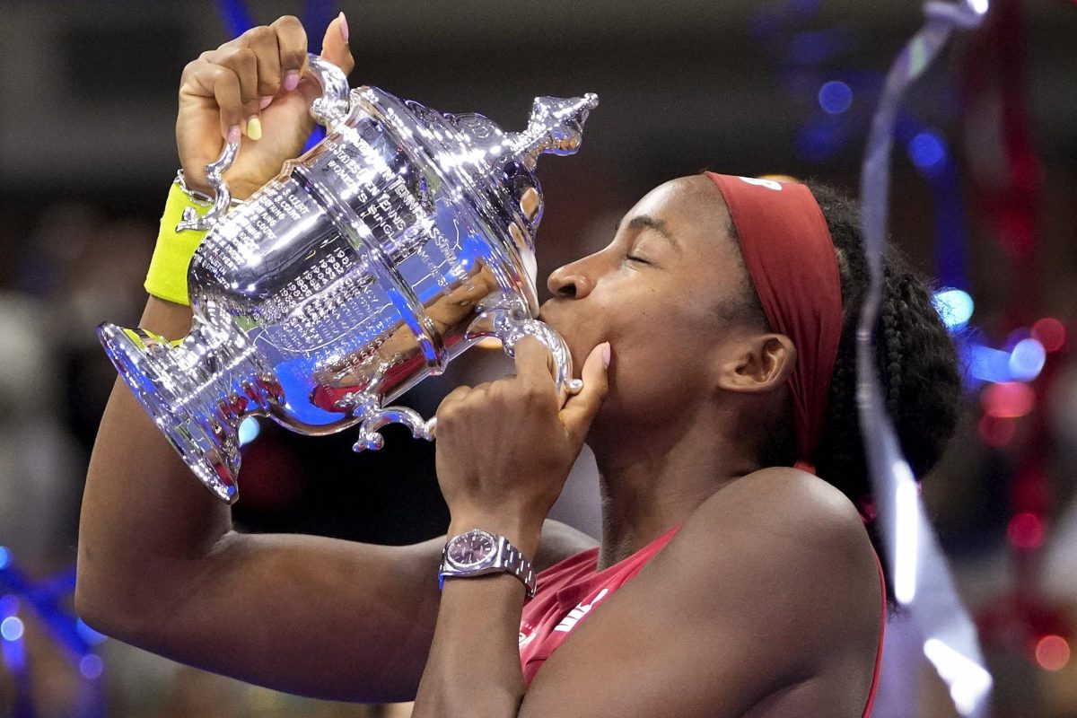 Coco+Gauff+with+her+trophy