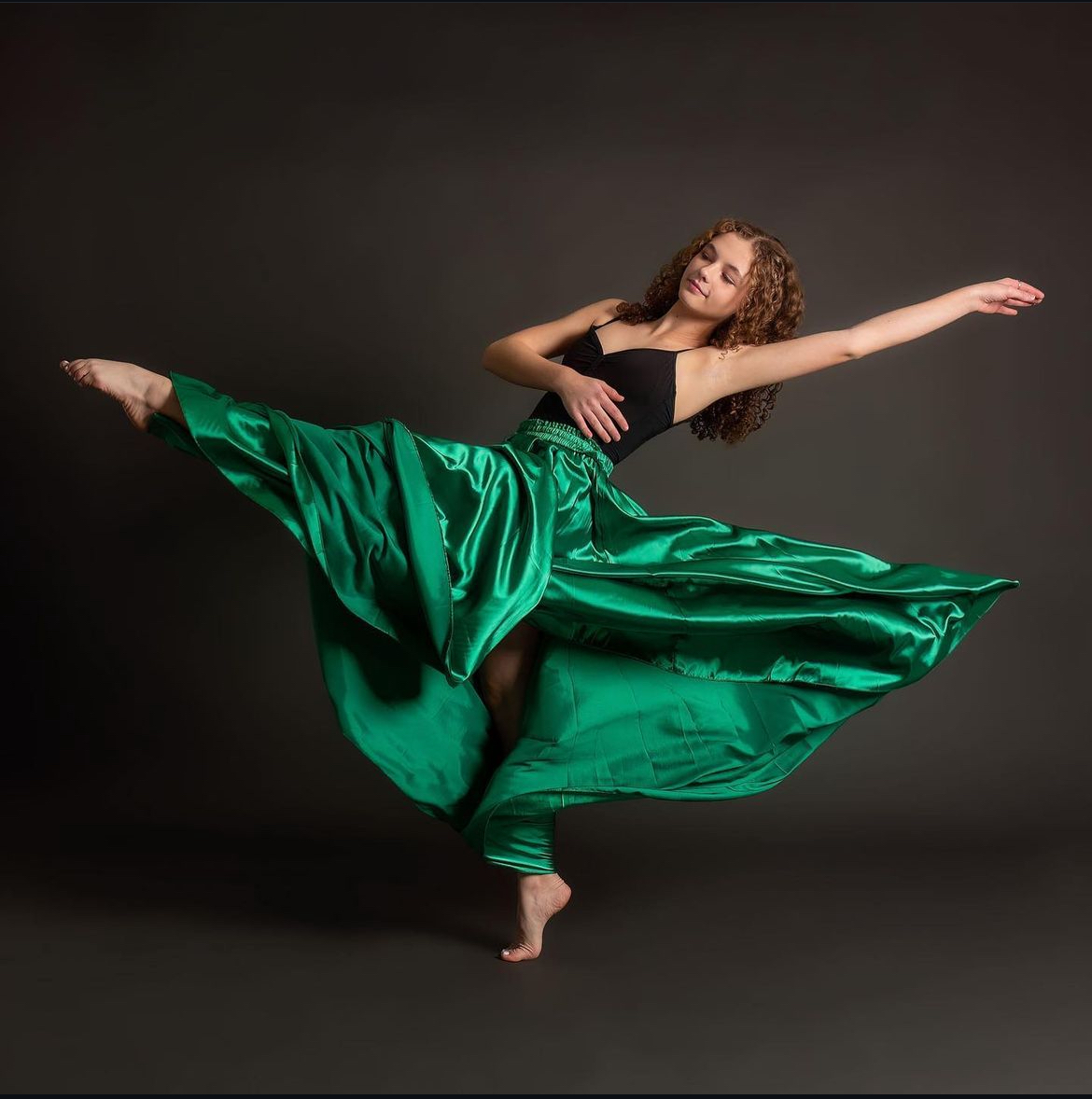 Kali Hamilton looking stunning in a dance photoshoot 