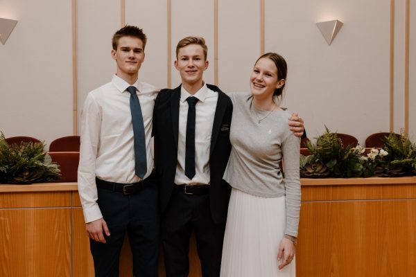 Hannah Roth with both her brothers 