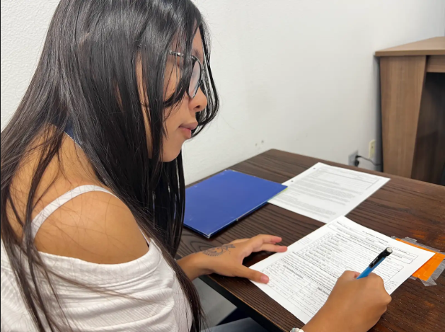 Jena a 10th grader studying for Ap Psychology.