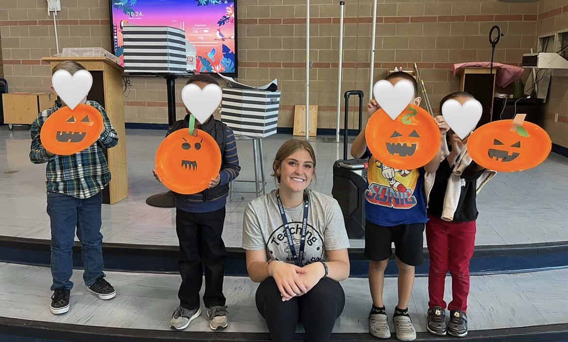 Ashlyn Mitchell In Dual with Elementary Students 