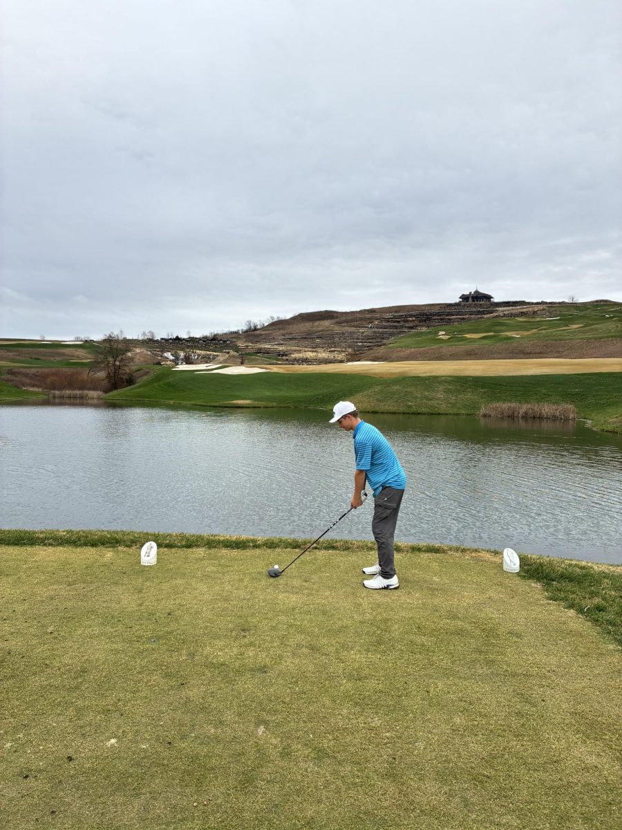 Ethan Jepsen golfing