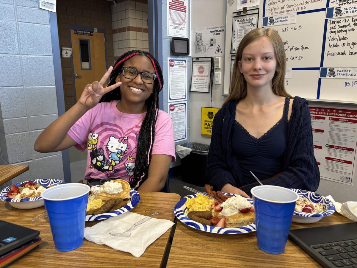 APUSH students eating breakfast.