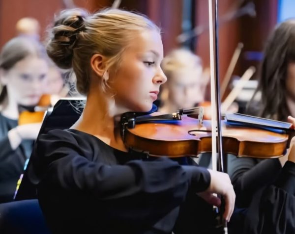 Aspen Stevens Playing the Violin
